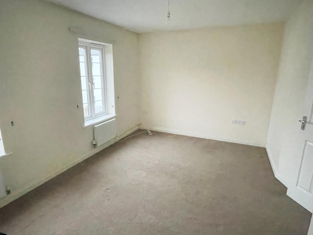 Lot: 73 - SUBSTANTIAL SEMI-DETACHED HOUSE - Bedroom